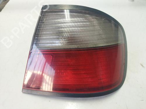 Used Right taillight NISSAN PRIMERA Hatchback (P11) [1996-2002]  19564076