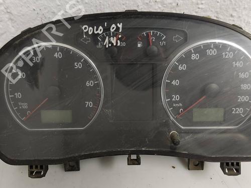 Used Instrument cluster VW POLO CLASSIC (86C, 80) [1985-1994]  21007533