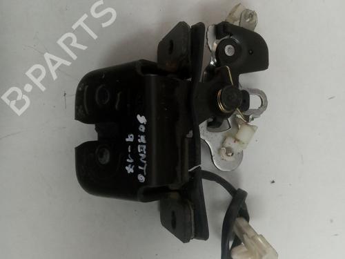 Tailgate lock KIA SORENTO I (JC) 2.5 CRDi 812303E000 |