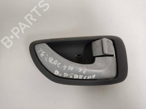 Høyre foran invendig håndtak HYUNDAI TERRACAN (HP) [2001-2008]  19568956