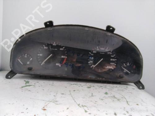 Used Instrument cluster PEUGEOT 406 (8B) [1995-2005]  19559810