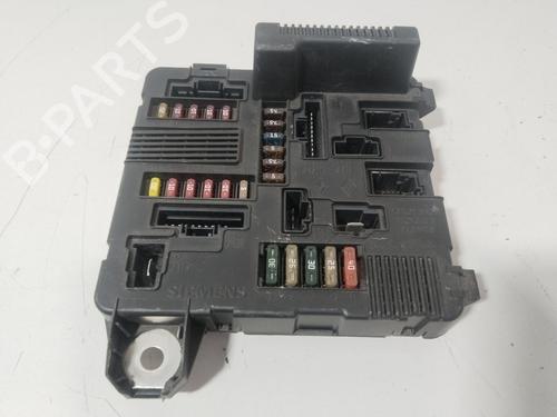 Used Fuse box Fuse box 37613342 37613342