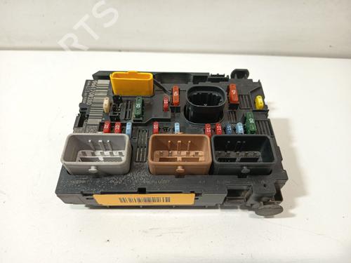 Used Fuse box Fuse box 35783984 35783984