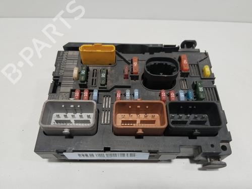 Zekeringkast PEUGEOT 307 CC (3B) 2.0 16V (140 hp) 28134099