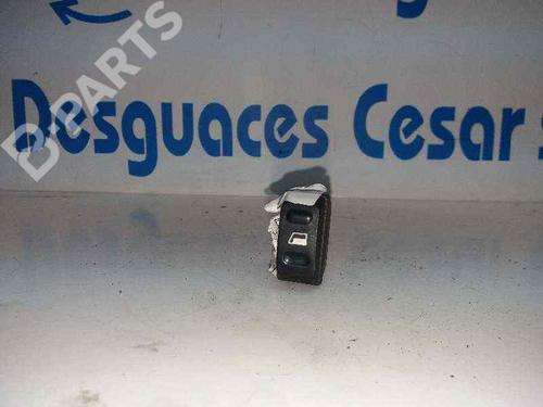 Used Right front window switch CITROËN XSARA (N1) 1.9 TD (90 hp) 5202017