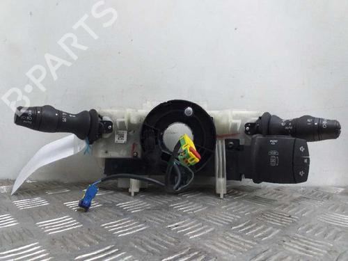 switch-renault-megane-iii-hatchback-bz01_-b3_-2008-5239800 main image