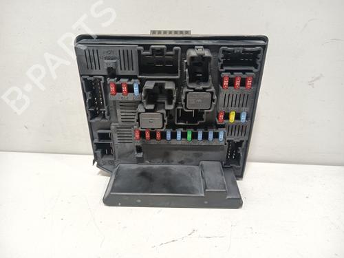 Used Fuse box Fuse box 38331163 38331163