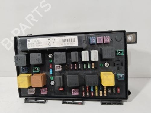 Used Fuse box Fuse box OPEL ASTRA H GTC (A04) 1.6 (L08) (105 hp) 30834621 30834621