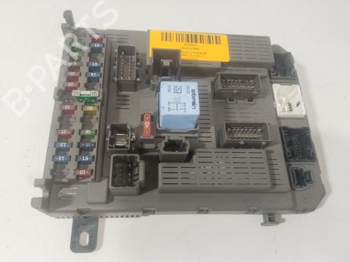 Used Fuse box Fuse box 37613476 37613476