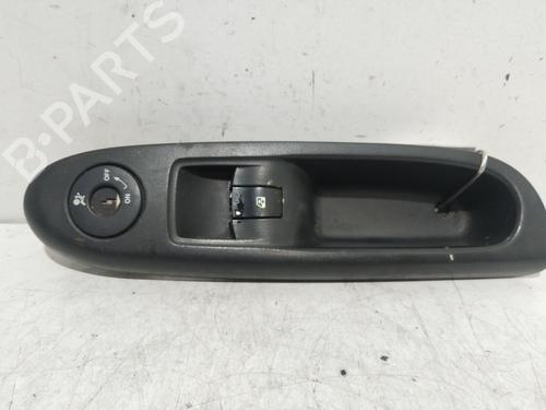 Høyre Foran elrute bryter RENAULT CLIO II (BB_, CB_) 1.4 16V (B/CB0L) (95 hp) 20645929