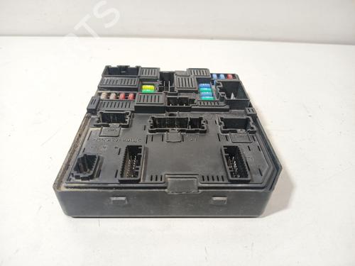 Used Fuse box Fuse box 38470916 38470916