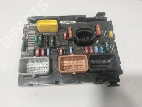 Used Fuse box Fuse box 37518610 37518610