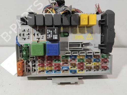 Used Fuse box Fuse box 37999808 37999808