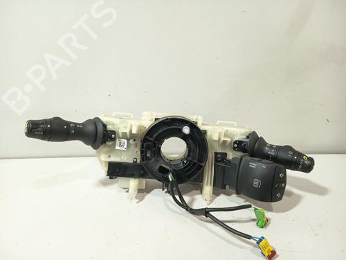 switch-renault-megane-iii-hatchback-bz01_-b3_-2008-36645276 main image