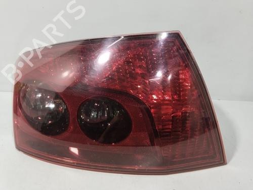 Used Left taillight PEUGEOT 407 (6D_) 2.0 HDi 135 (6DRHRH, 6DRHRE, 6DRHRG, 6DRHRJ) (136 hp) 30599456