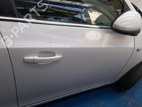 Used Right front door Right front door 37218555 37218555