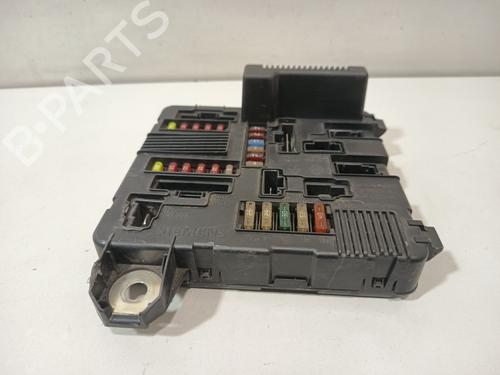 Used Fuse box Fuse box RENAULT SCÉNIC II (JM0/1_) 1.5 dCi (JM02, JM13) (101 hp) 33958563 33958563