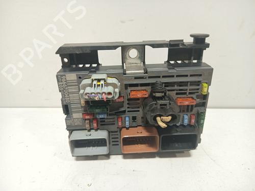 Used Fuse box Fuse box 37440425 37440425