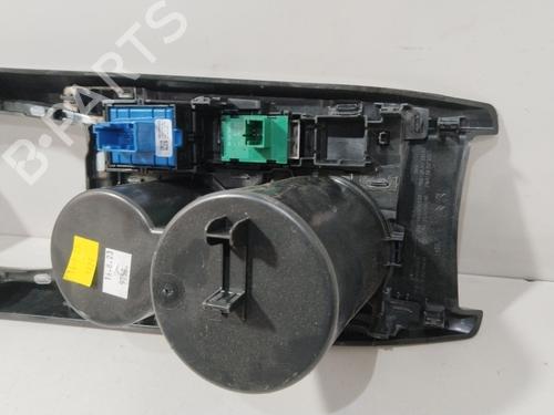 Kopholder/Genstandsholder PEUGEOT 2008 II (UD_, US_, UY_, UJ_, UR_, UC_) 1.2 PureTech 100 (USHNK) | BP30850170I37