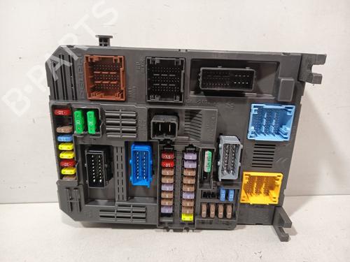 Used Fuse box Fuse box CITROËN C3 III (SX) 1.2 VTi 82 (82 hp) 32325884 32325884