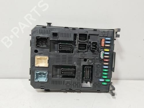 Used Fuse box Fuse box 39410790 39410790