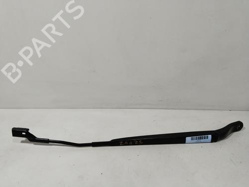 Used Front windshield wiper arm OPEL CORSA F (P2JO) 1.2 (68) (101 hp) 29488703