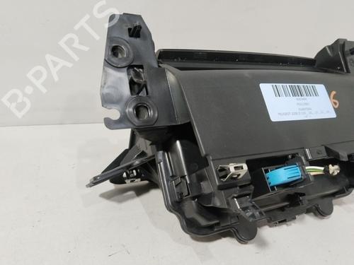 Glove box PEUGEOT 2008 II (UD_, US_, UY_, UJ_, UR_, UC_) 1.2 PureTech 100 (USHNK) | BP30730889C95