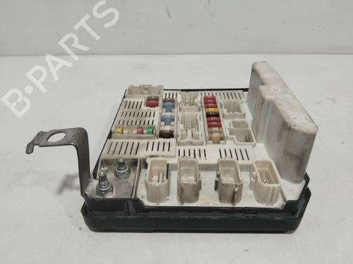 Used Fuse box Fuse box 32001008 32001008