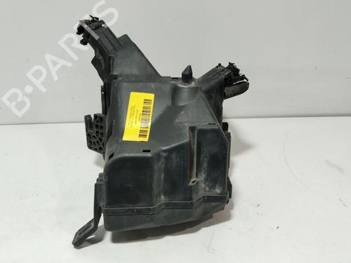 Used Fuse box Fuse box 37152377 37152377