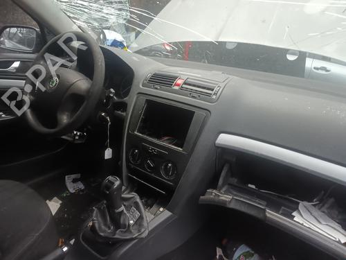 Fuse box SKODA OCTAVIA II Combi (1Z5) 1.9 TDI | BP30153498E1