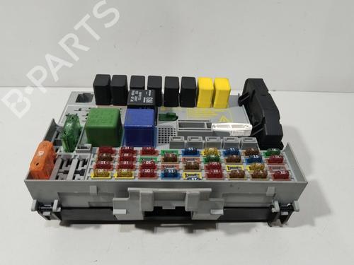 Used Fuse box OPEL ZAFIRA A MPV (T98) 1.8 16V (F75) (125 hp) 28569606