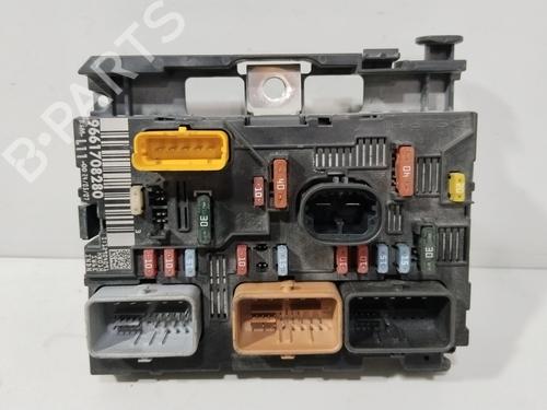 Used Fuse box Fuse box PEUGEOT 308 I (4A_, 4C_) 1.6 16V (120 hp) 28709804 28709804