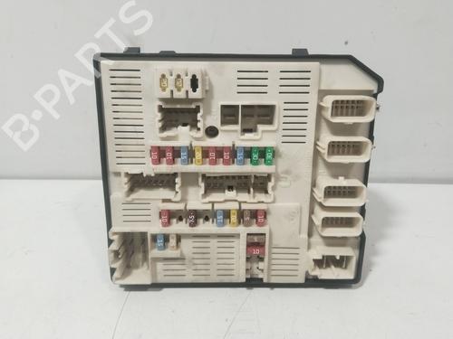 Used Fuse box Fuse box 37518646 37518646