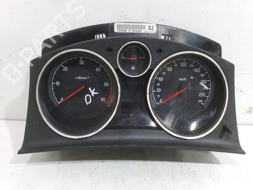 Used Instrument cluster OPEL ZAFIRA / ZAFIRA FAMILY B (A05) [2005-2019]  15820680