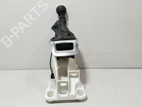 Used Gear lever Gear lever PEUGEOT 5008 (0U_, 0E_) 2.0 HDi 150 / BlueHDi 150 (150 hp) 40228435 40228435