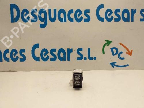 right-front-window-switch-nissan-primera-p11-1996-1997-1998-1999-2000-2001-5192348 main image