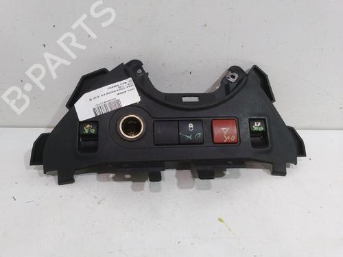 Used Warning switch Warning switch CITROËN BERLINGO / BERLINGO FIRST MPV (MF_, GJK_, GFK_) [1996-2026] 15545379 15545379
