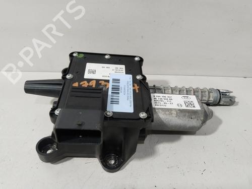Used Electric handbrake PEUGEOT 3008 II SUV (MC_, MR_, MJ_, M4_) 2.0 BlueHDi 150 (MJAHXH, MJAHXV, MJAHXG, MJAHSH, MJAHRH,... (150 hp) 30852918