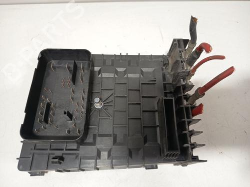 fuse-box-vw-golf-v-1k1-2003-2004-2005-2006-2007-2008-2009-2010-37640271 main image