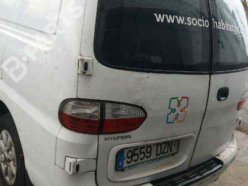 Left mirror HYUNDAI H-1 / STAREX Bus (A1) 2.5 TD 4WD | BP7580065C26 