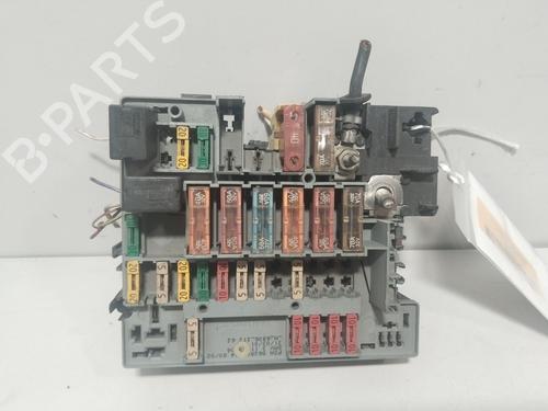 Used Fuse box Fuse box 37425325 37425325