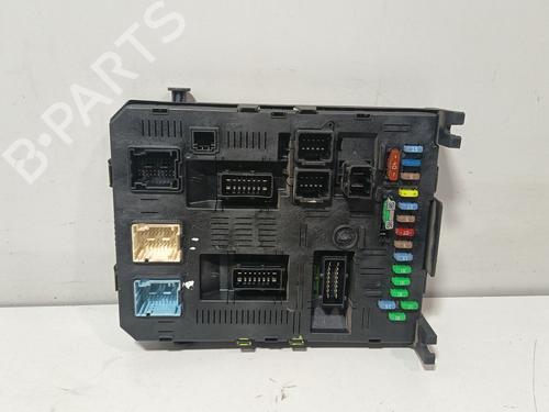 Used Fuse box Fuse box 38968954 38968954