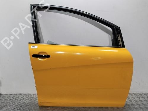 Porte avant droite SEAT ALTEA XL (5P5, 5P8) 1.6 TDI (105 hp) 5P0831056A | AMARILLO