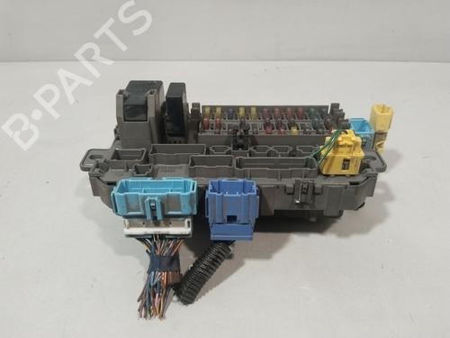 Used Fuse box Fuse box HONDA CR-V I (RD) 2.0 16V 4WD (RD1, RD3) (128 hp) 32137176 32137176