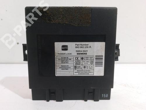 Used Comfort control module Comfort control module SEAT CORDOBA (6K2) 1.9 SDI (68 hp) 10327641 10327641