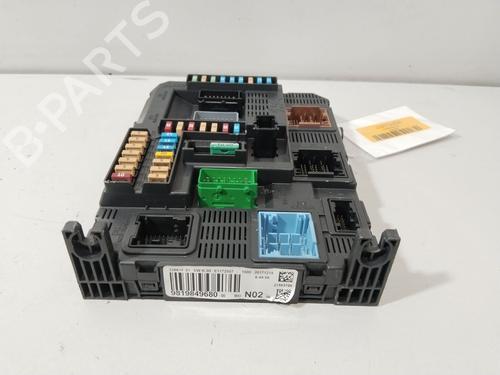 Used Fuse box Fuse box 38286939 38286939