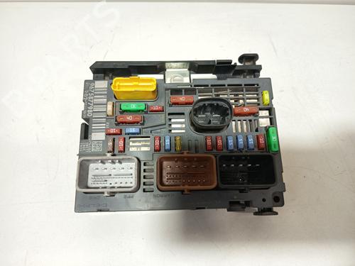 Used Fuse box Fuse box 37640296 37640296