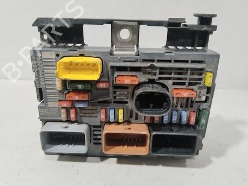 Used Fuse box PEUGEOT 5008 (0U_, 0E_) 2.0 HDi 150 / BlueHDi 150 (150 hp) 30625979