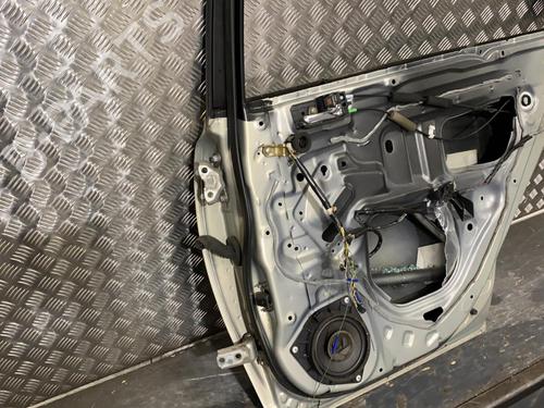 Used Right rear door TOYOTA AVENSIS (_T25_) 2.0 D-4D (CDT250_, CDT250R) (116 hp) 19979138