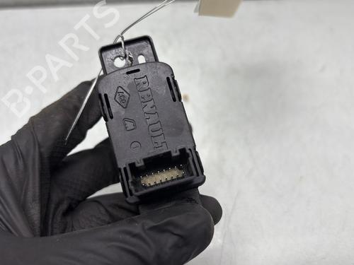 switch-renault-clio-v-b7_-2019-31174263 main image